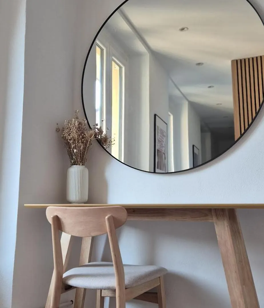 Whispering Naviglio Nest Apartment Milan